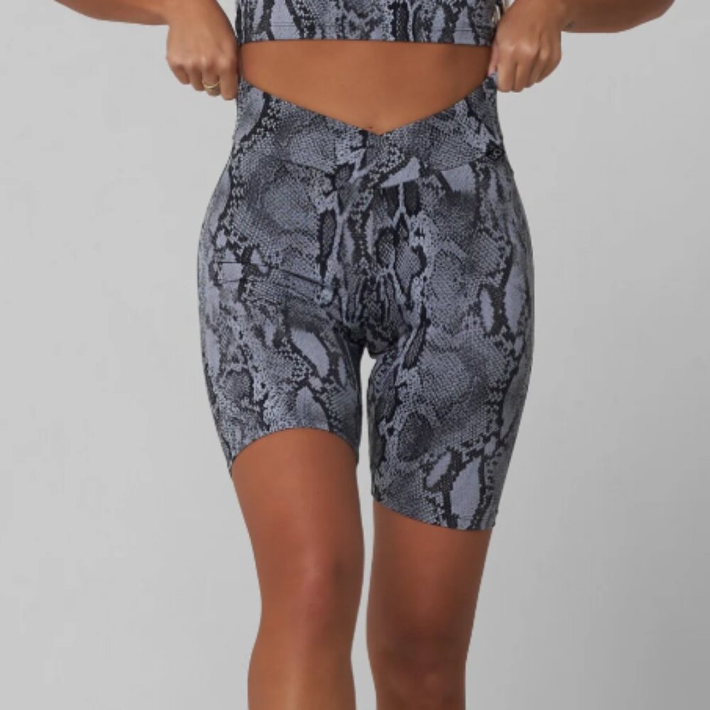 LiCi Fit Grounded V-Cut Scrunch Biker Short